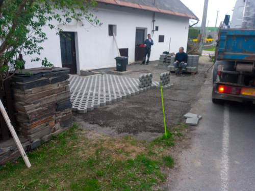 Pokládání dlažby